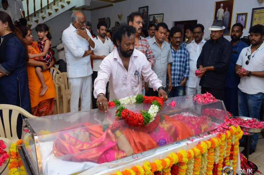 Celebrities-Pay-Homage-to-Vijaya-Nirmala-Garu